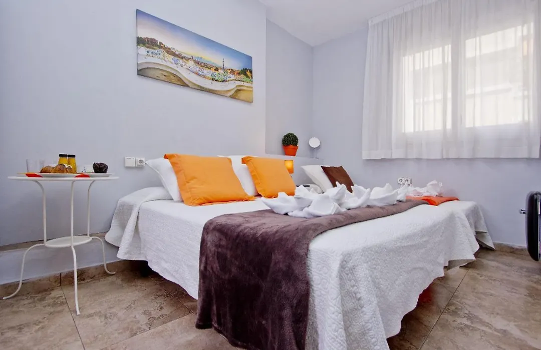 Barcelona City Seven Hostal-1