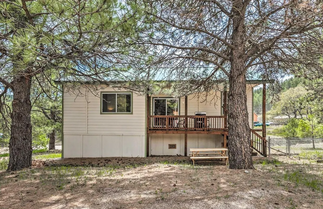 Charming Cloudcroft Cabin W/ Deck & Mtn Views-1