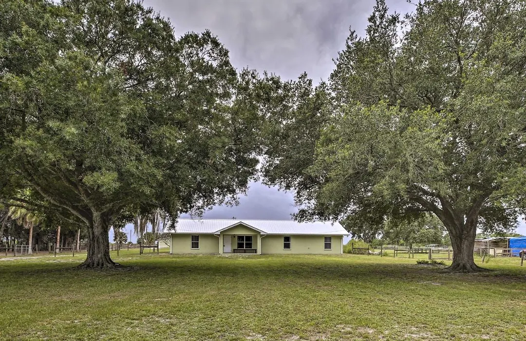 Lake Okeechobee Fishing Retreat With Fire Pit!-1