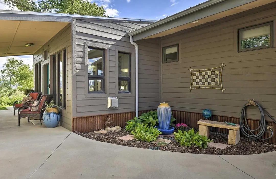 Serene Mountain Retreat W/ Patio & Mtn Views!-1