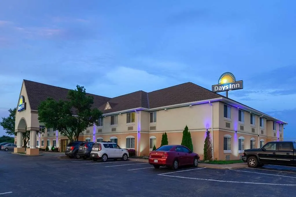 Days Inn By Wyndham Milan Sandusky South-1