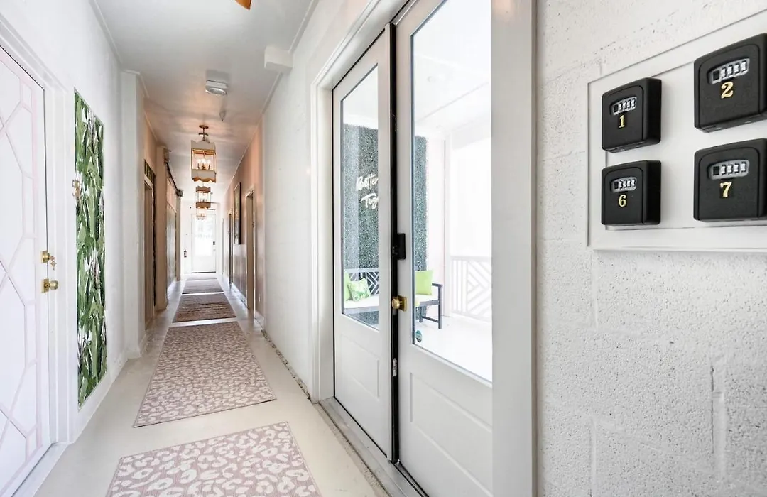 Room 4 Oleander Hotel Downtown Galveston Hotel Near Cruise Terminal & Beach-1