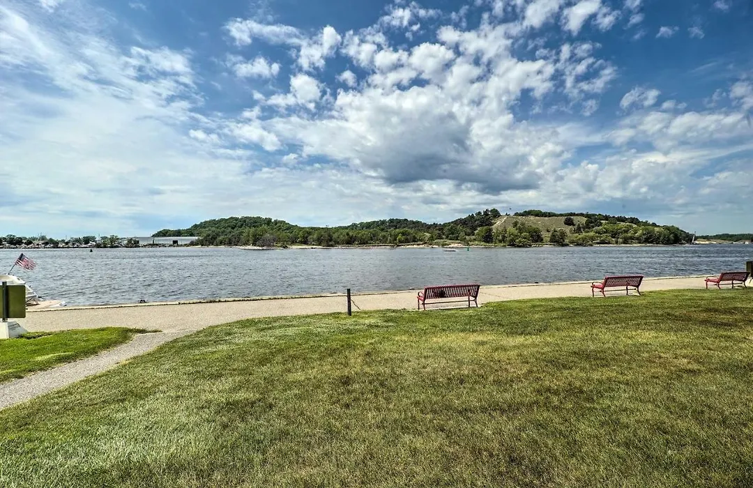 Grand Haven Condo Walk To Lake And Pool Access!-1