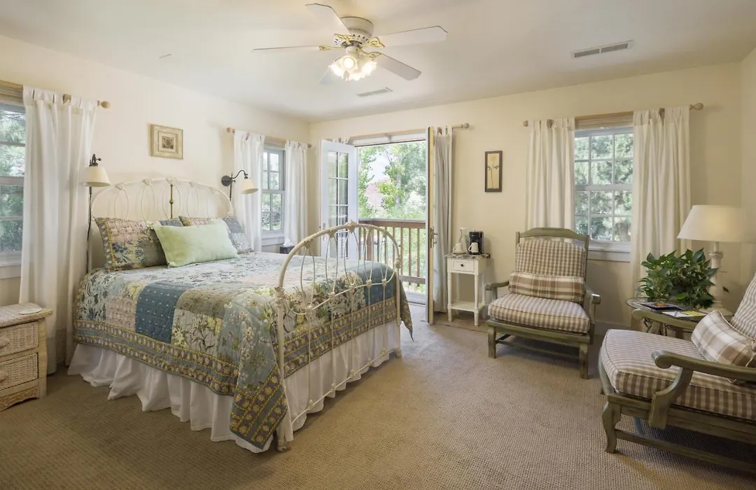 Sunflower Hill Inn-1