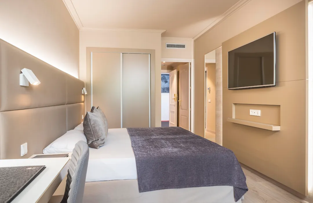 Salles Hotel Pere IV-1
