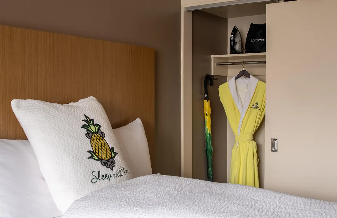 Staypineapple, Hotel Rose, Downtown Portland-1