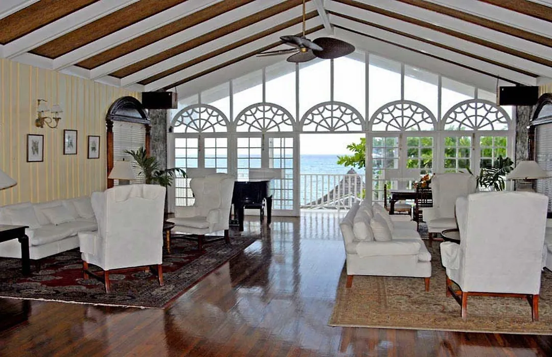 Shaw Park Beach Hotel & Spa-1