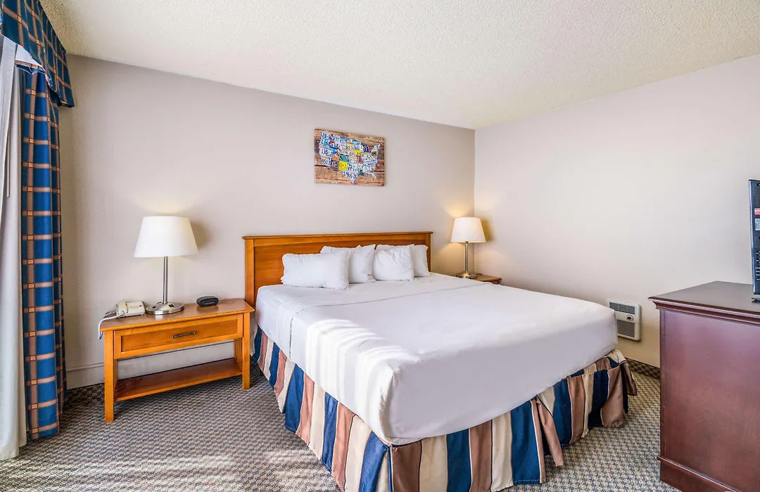 Riverside Hotel & Conference Center-1