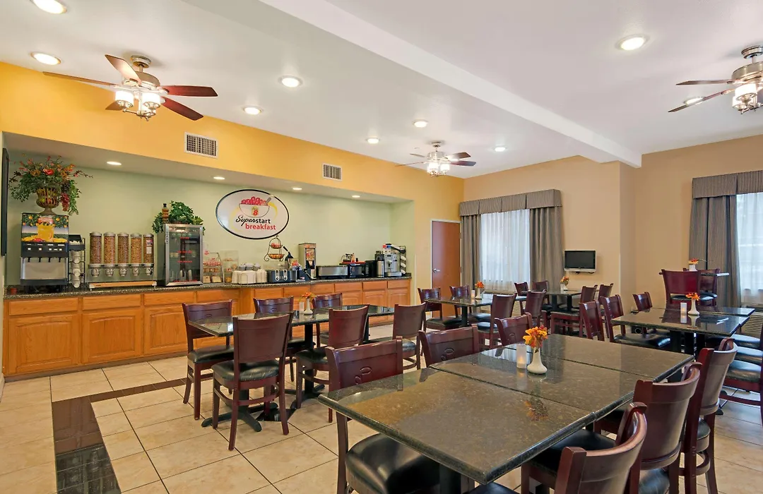 Super 8 By Wyndham Austin/Airport North-1
