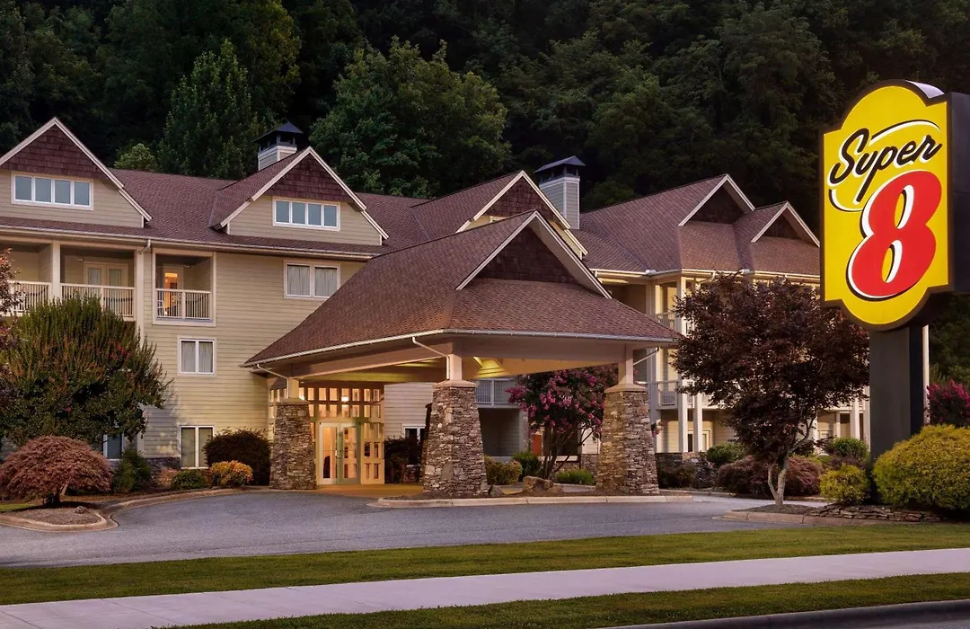 Super 8 By Wyndham Cherokee-1