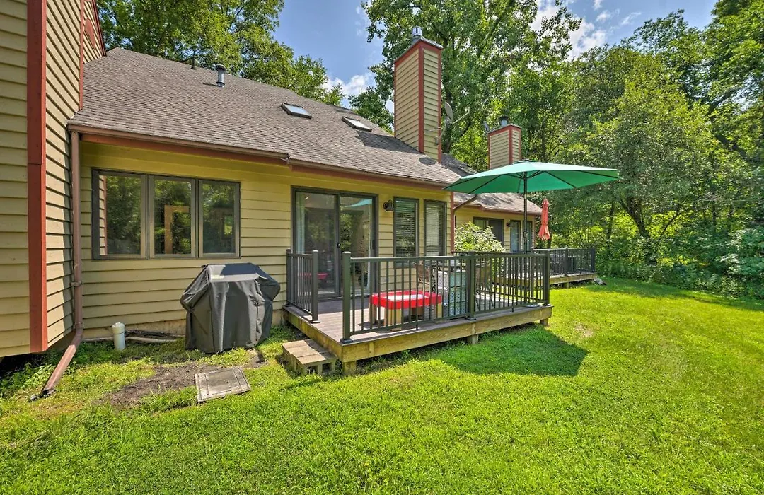 Family-Friendly Galena Townhome With Community Pools-1