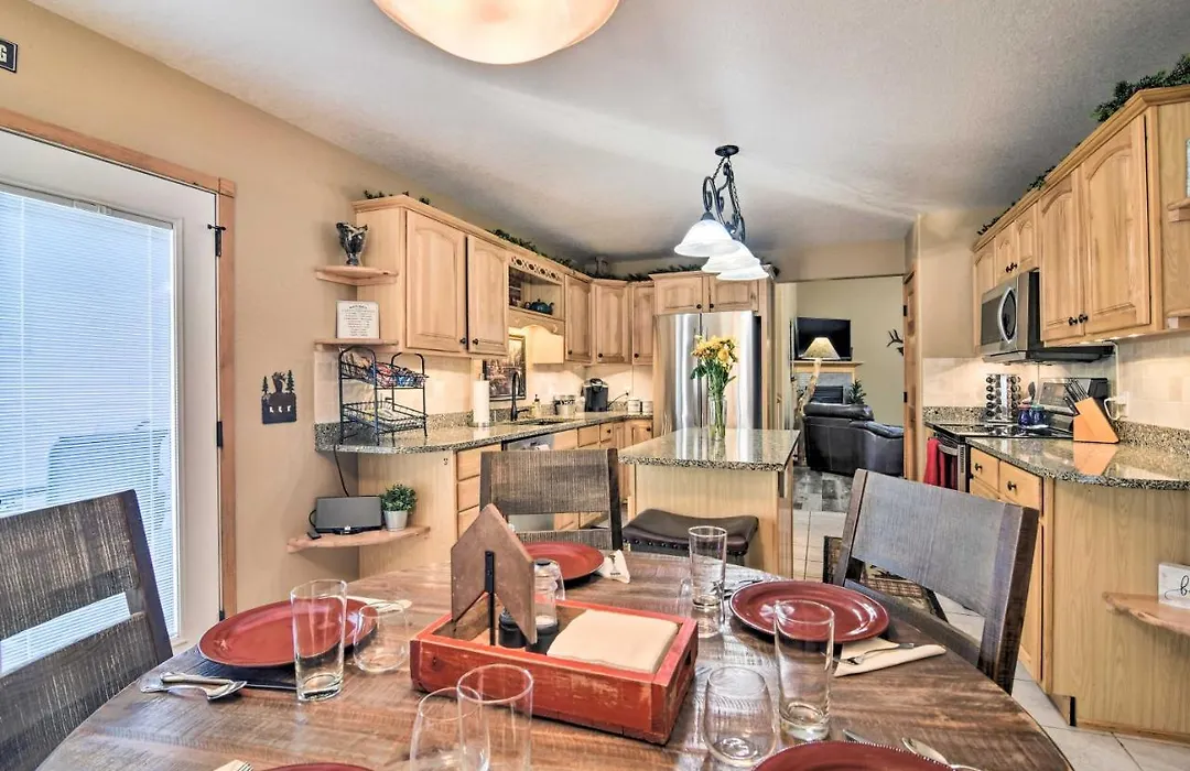 Family-Friendly Home W/ Hot Tub: 1 Mi To Dtwn-1