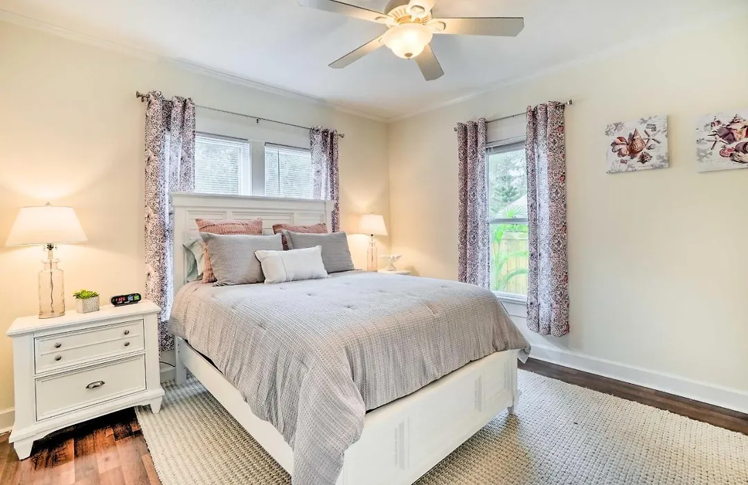 Historic Tarpon Springs Abode ~ 3 Mi To Beach-1