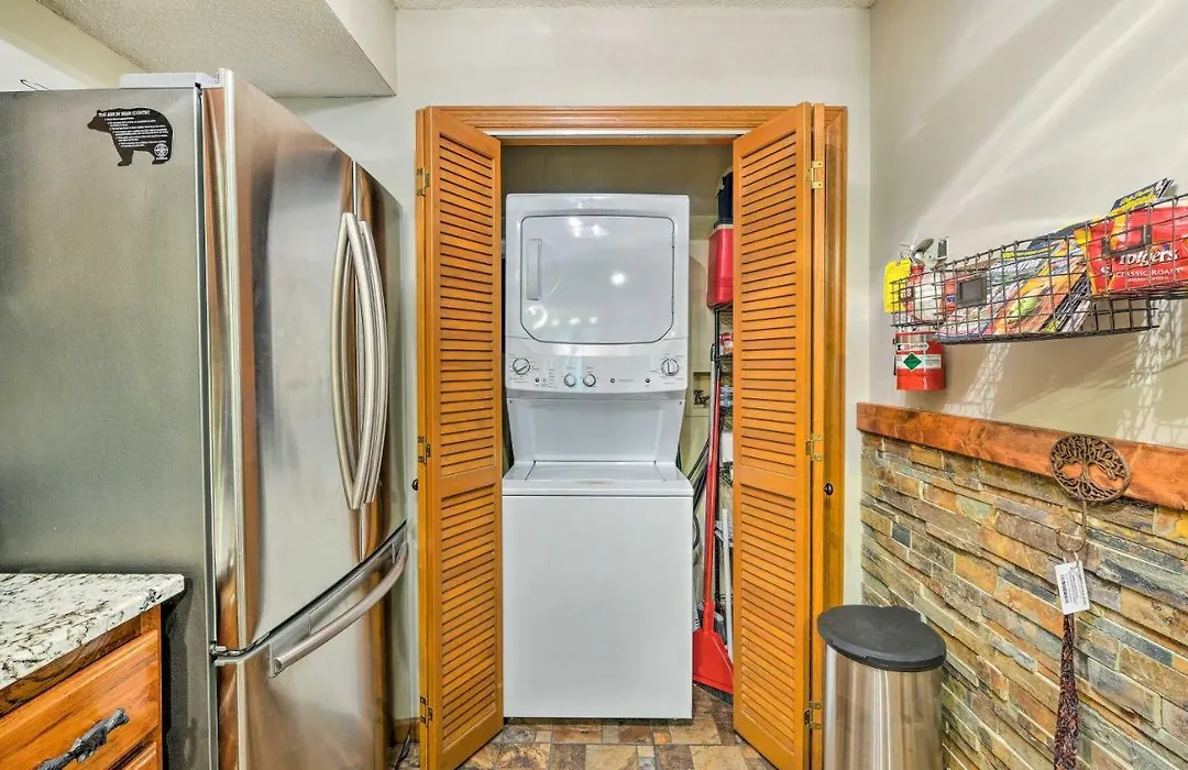 Chalet Village Upper Alpine Condo W/ Pool Access!-1