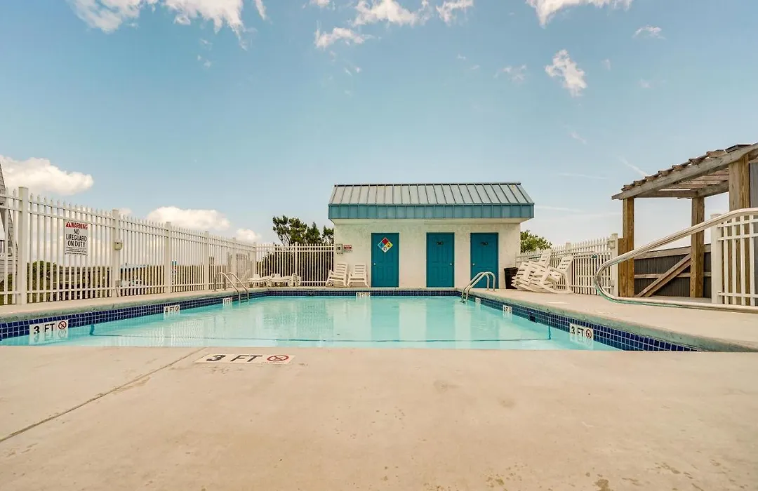 Bright Carolina Beach Condo: Public Beach On-Site-1