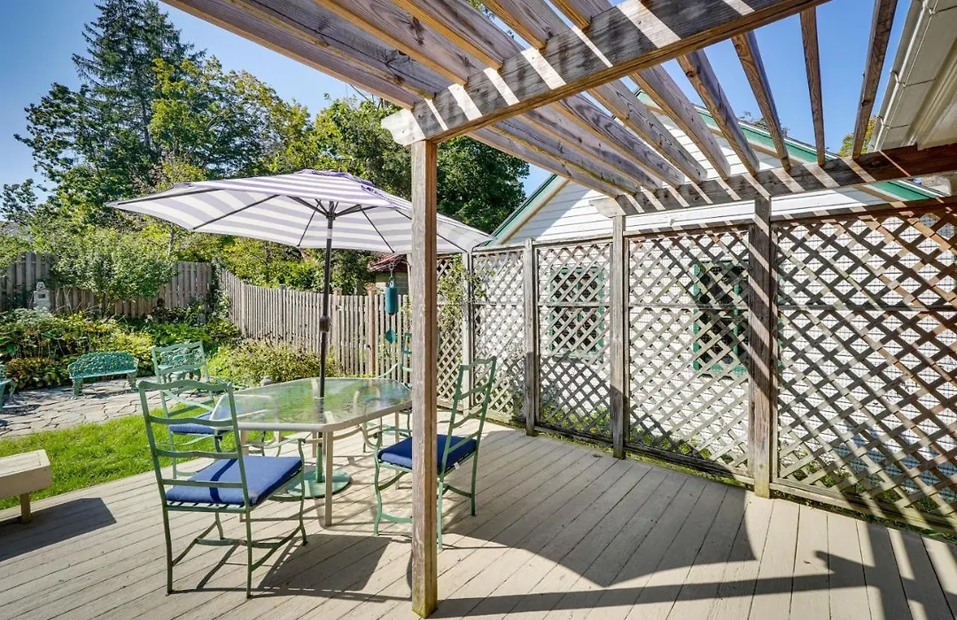 Historic Uptown Kingston Home Gardens, Art And Deck-1