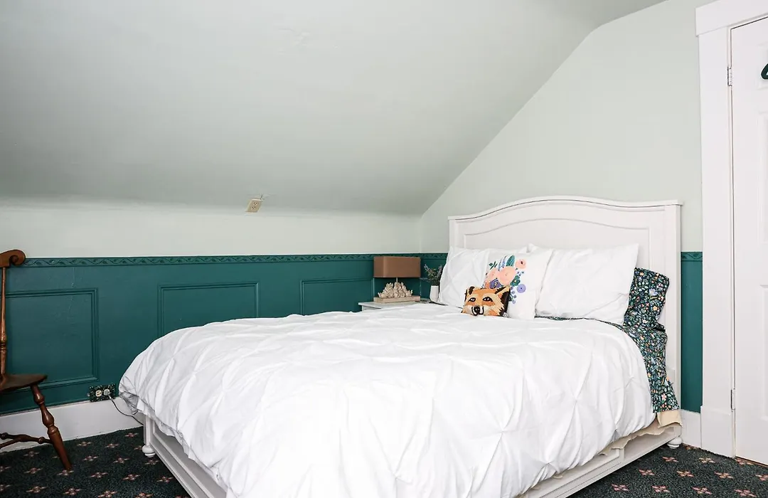 Stone Chalet Bed & Breakfast Inn-1