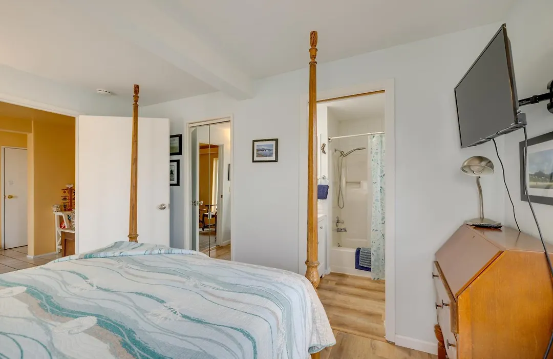 House W/ Hot Tub & Deck - Walk To Seaside Beach!-1