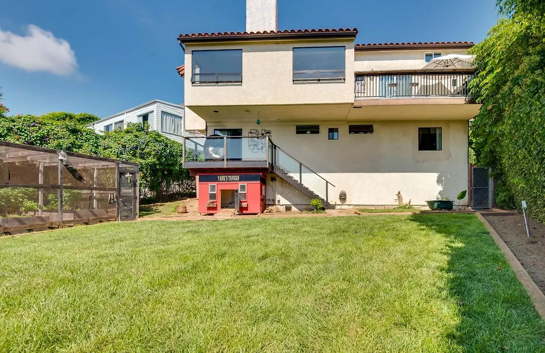 Malibu Retreat W/ Balcony & Mountain Views-1