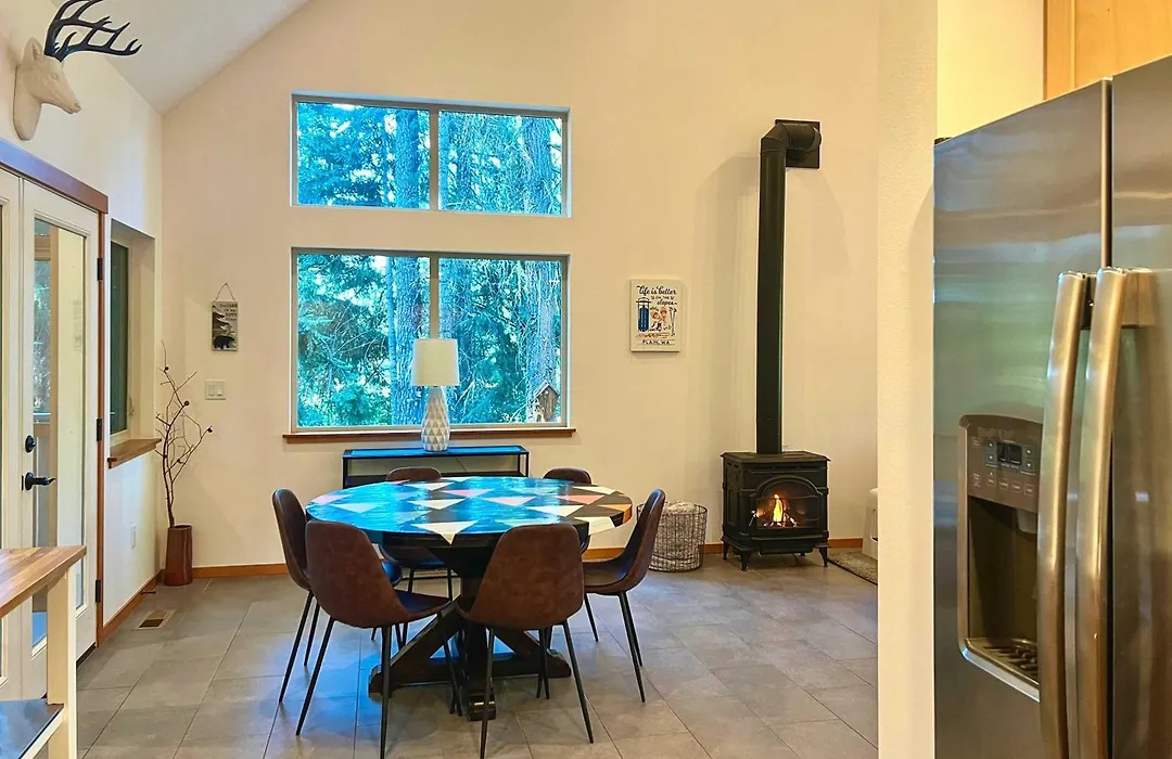 Modern Beaver Valley Cabin W/ Hot Tub & Games!-1