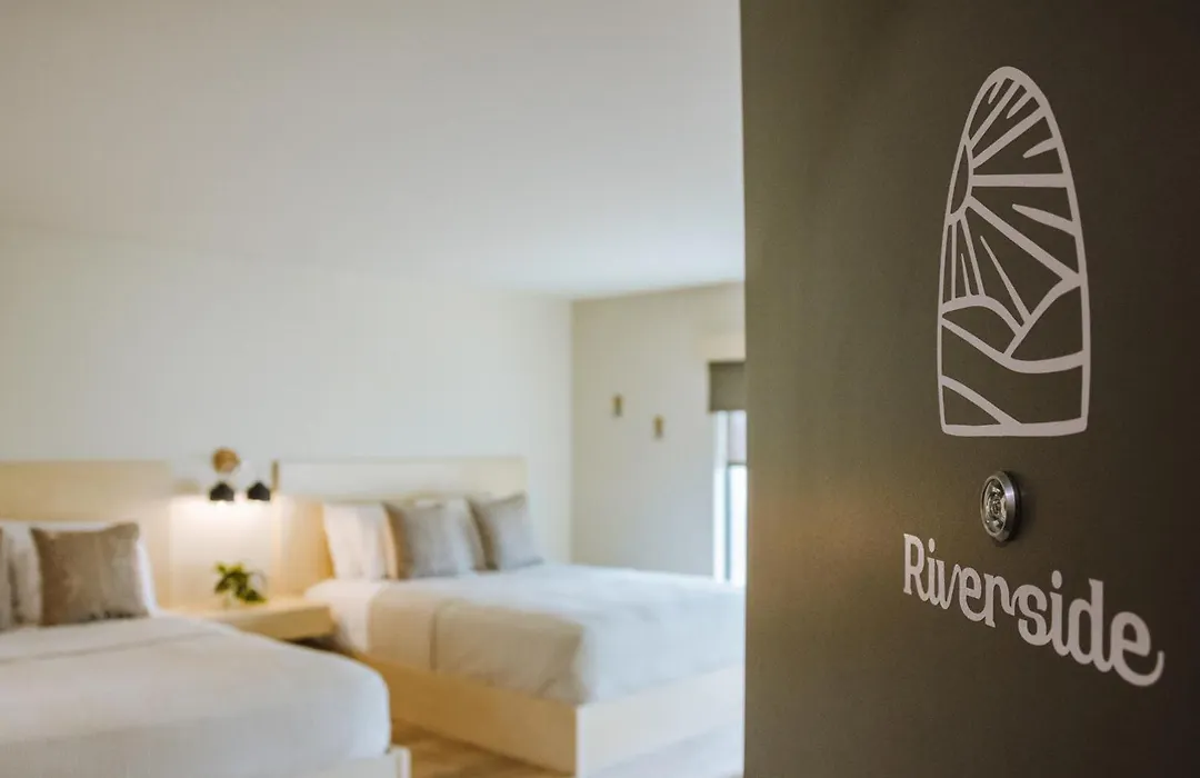 Brut Hotel-1