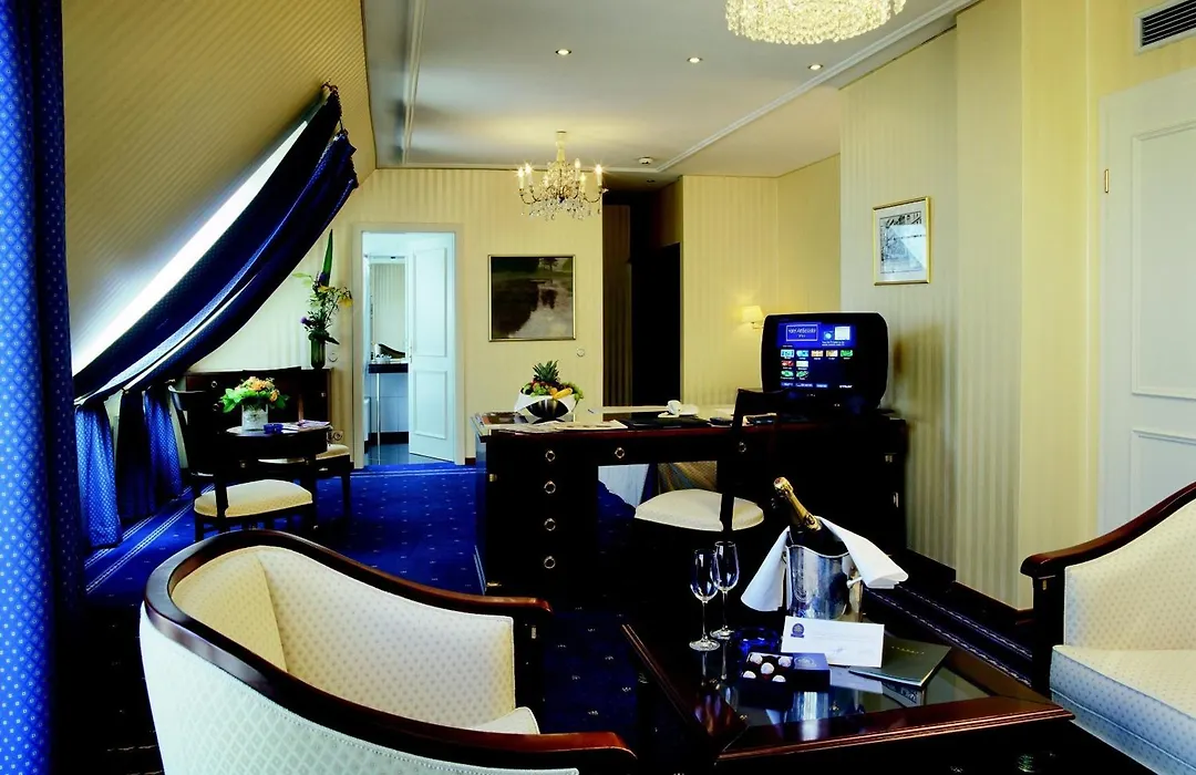 Hotel Ambassador-1