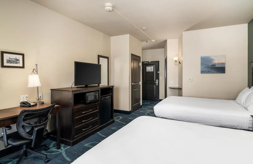 Park Point Marina Inn-1