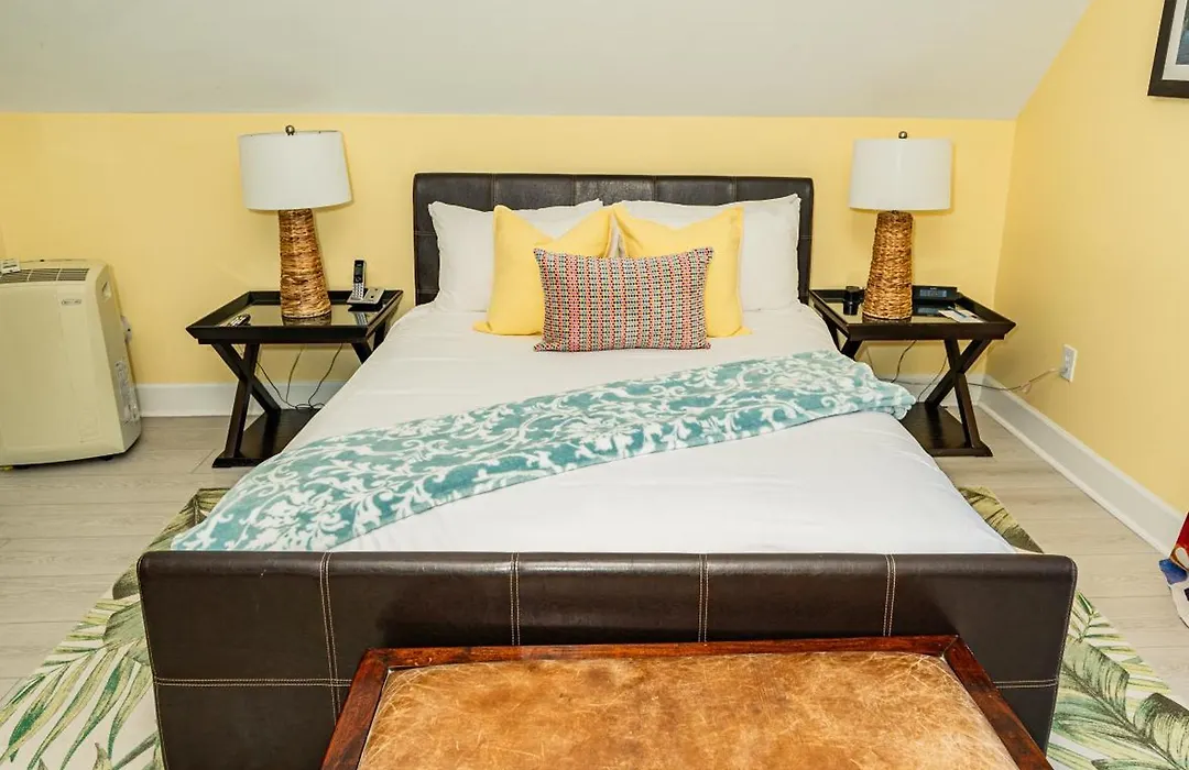 Water'S Edge Inn - Adults Only-1