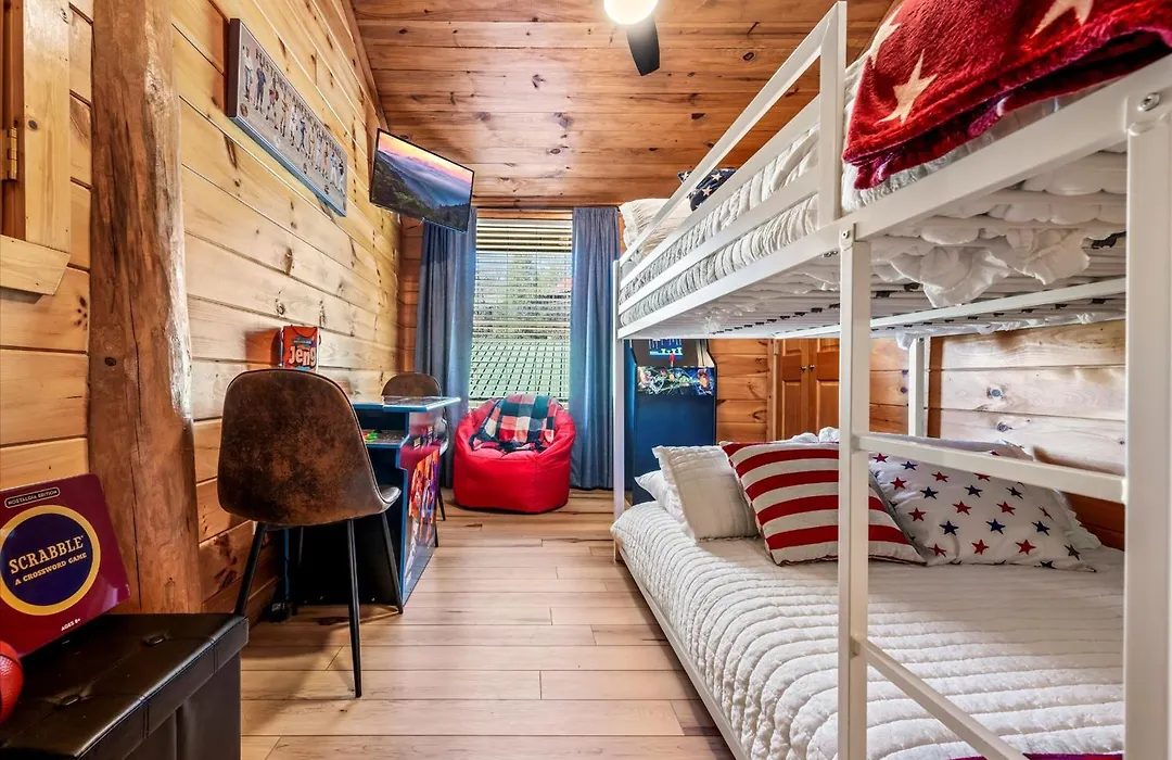 Smokies Boutique Cabins: Mountain Retreat with Resort Amenities-1