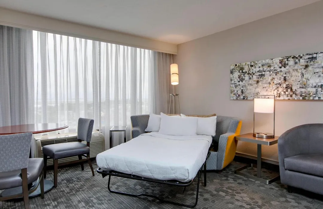 Courtyard By Marriott Boston Logan Airport-1