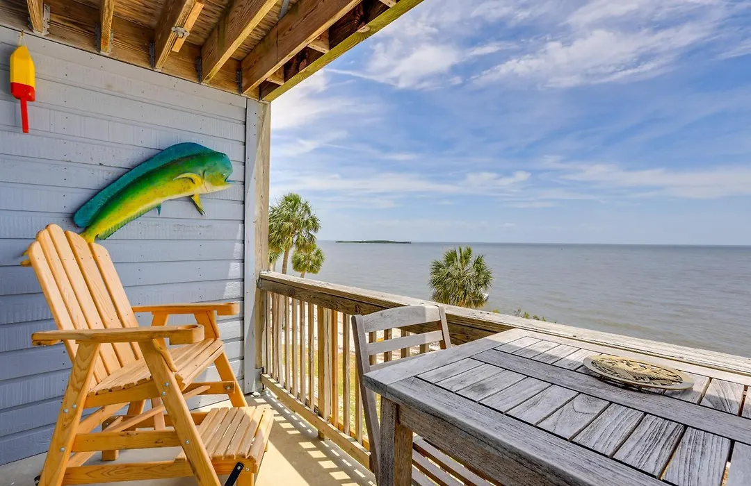 Beach & Pool Access At Condo On Cedar Key!-1