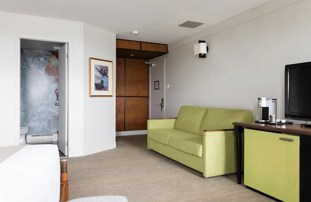 Hotel Champlain-1