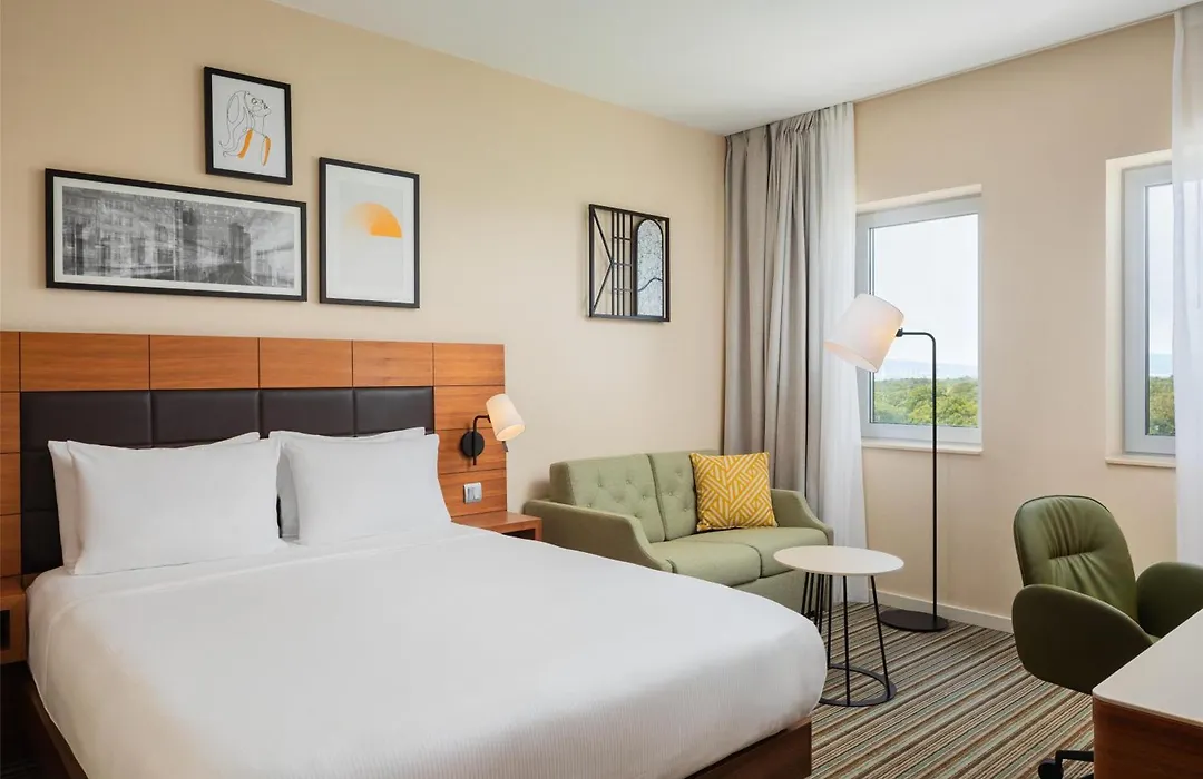 Hilton Garden Inn Frankfurt Airport-1