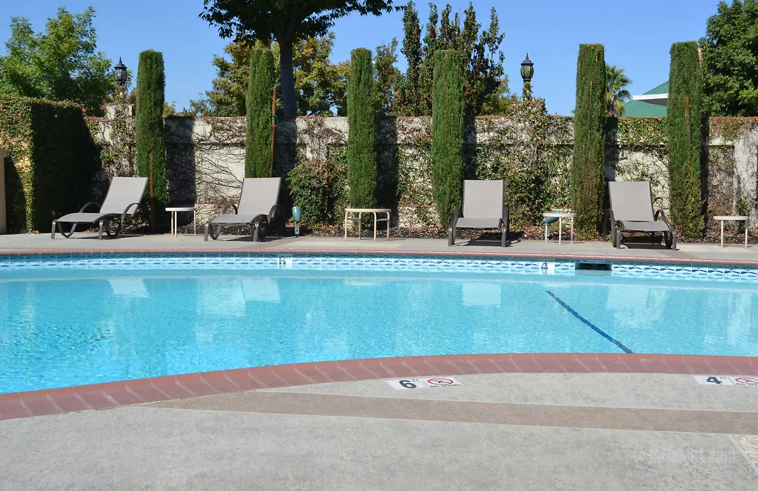 Days Inn & Suites By Wyndham Lodi-1