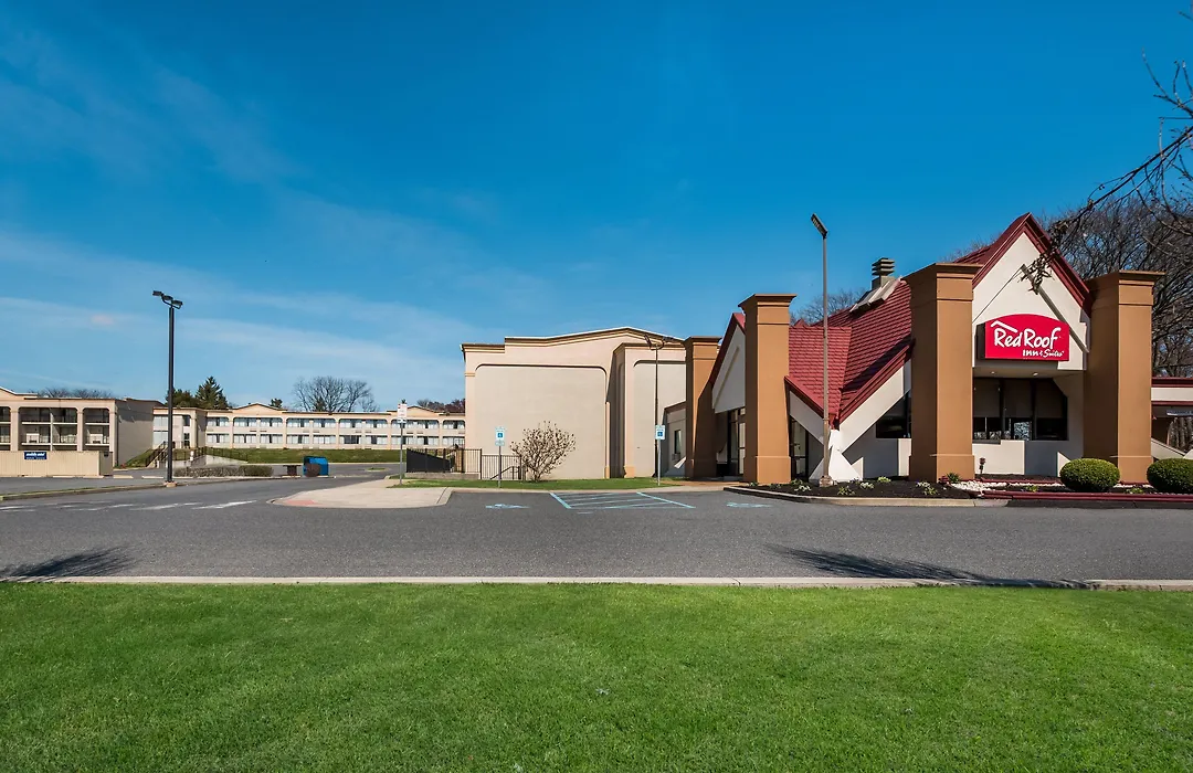 Red Roof Inn And Suites Newark - University-1