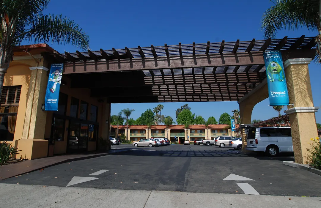 Stanford Inn & Suites Anaheim-1