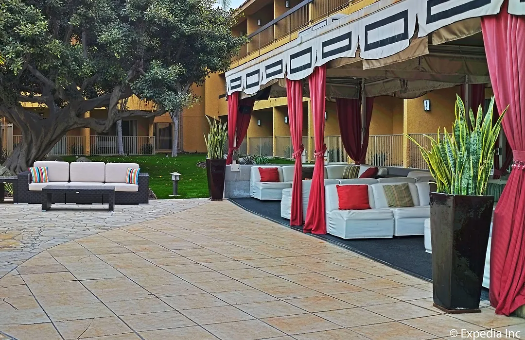 Atrium Hotel Orange County-1
