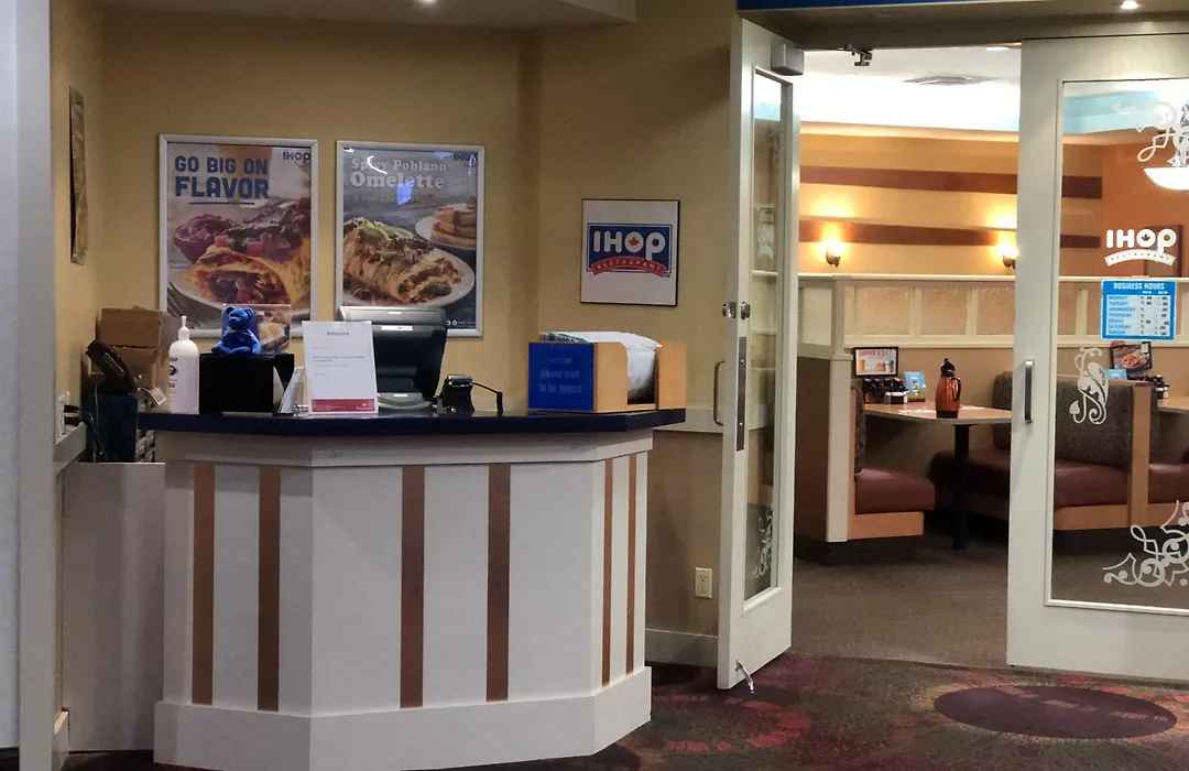 Ramada By Wyndham Niagara Falls/Fallsview-1