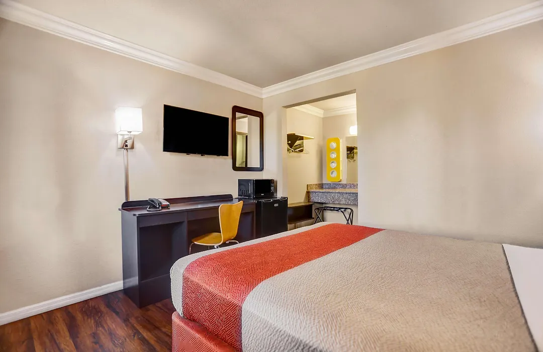 Motel 6-Fresno, Ca - Belmont Ave-1