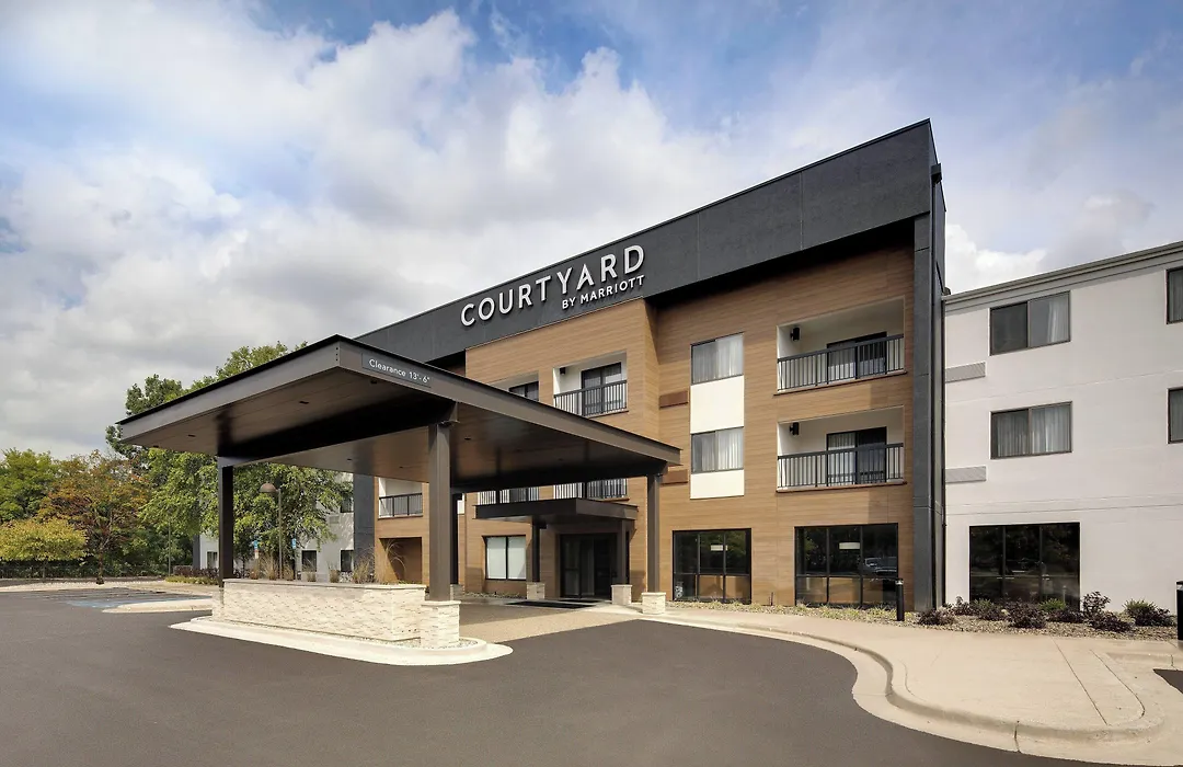 Courtyard Grand Rapids Airport-1