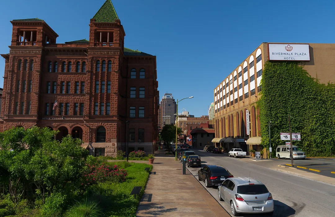 Riverwalk Plaza Hotel-1