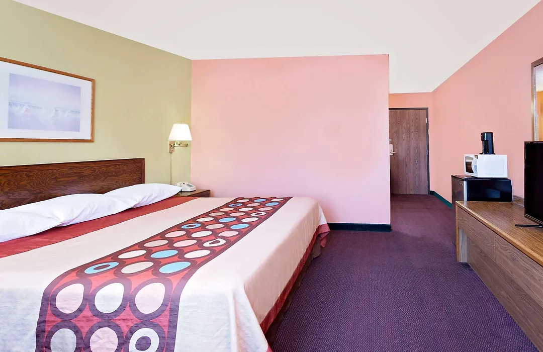 Super 8 By Wyndham Sturgeon Bay-1