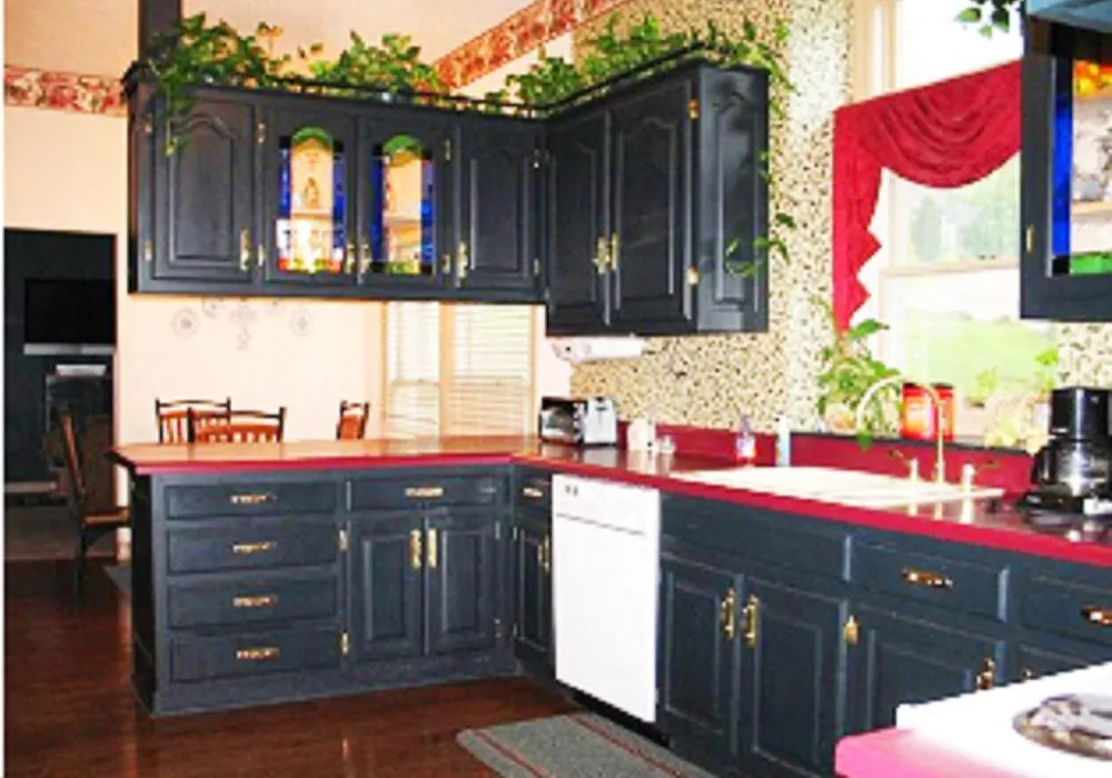 Spruce Hill Inn & Cottages-1