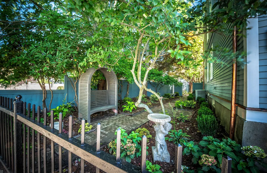 Town & Tide Inn-1