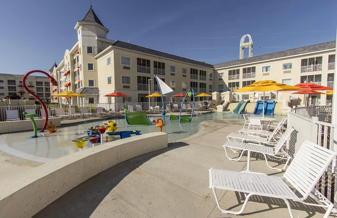 Cedar Point Hotel Breakers-1
