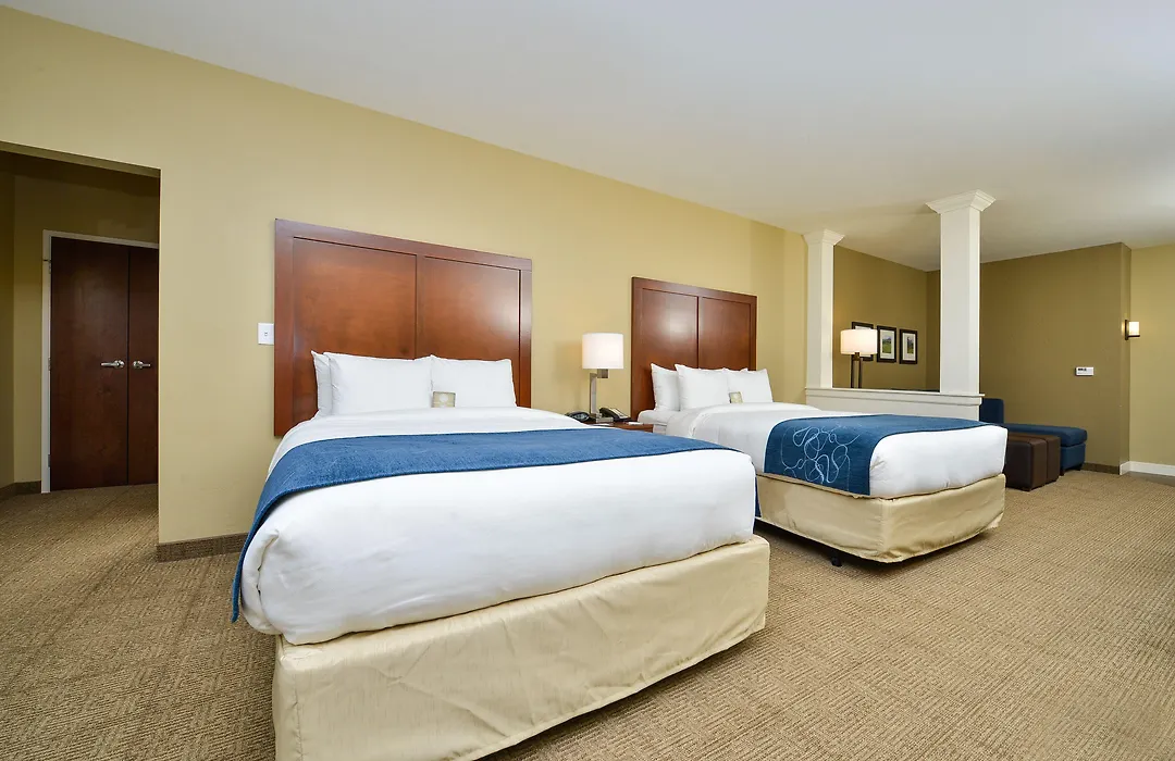 Comfort Suites Airport-University-1