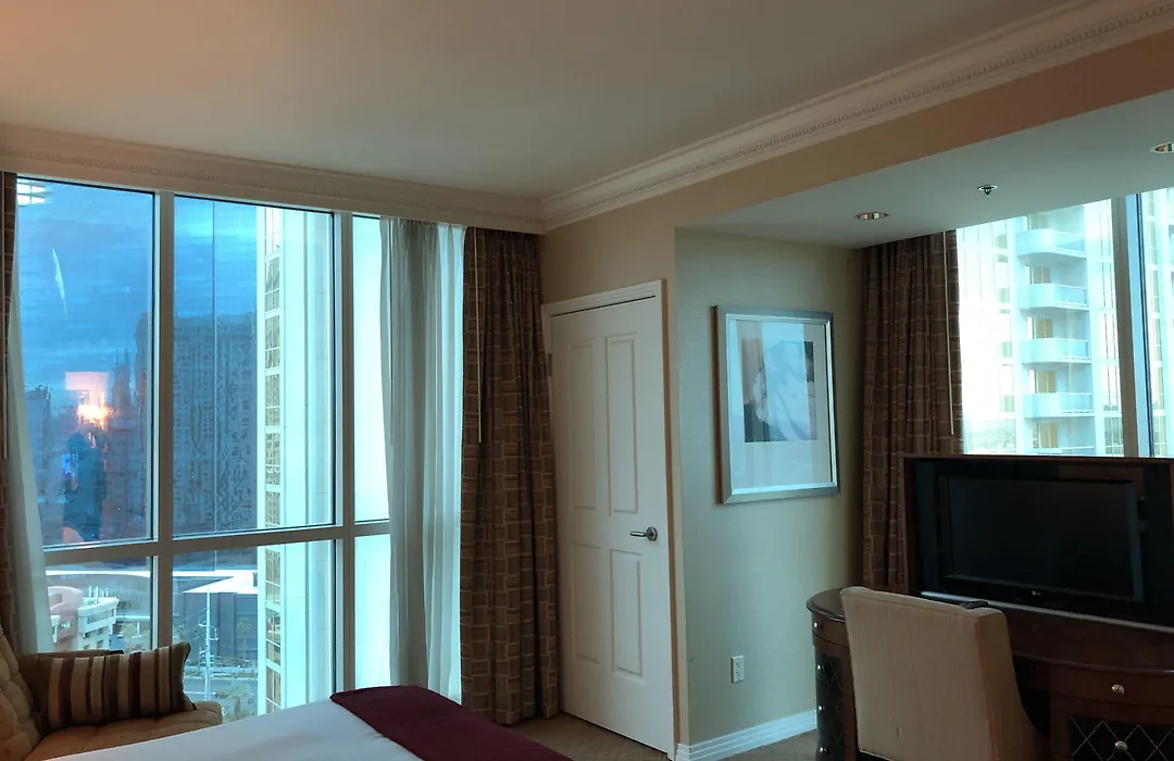 True 1Br Balcony Suite With Strip View At Mgm Signature-1