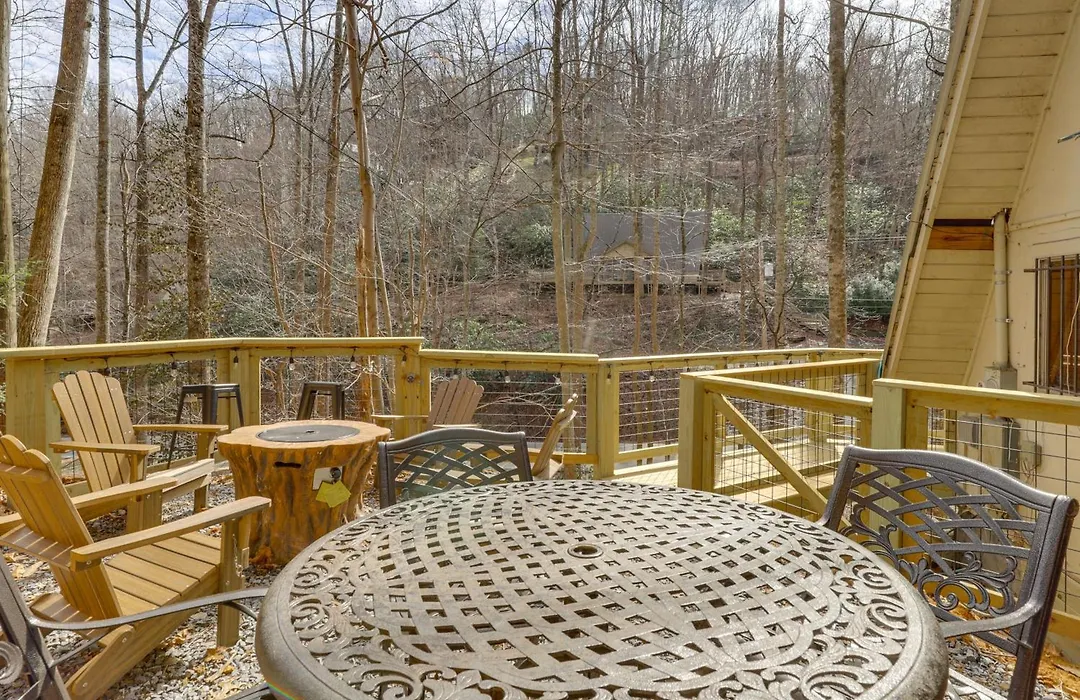 A-Frame Gatlinburg Cabin W/ Deck & Private Hot Tub-1
