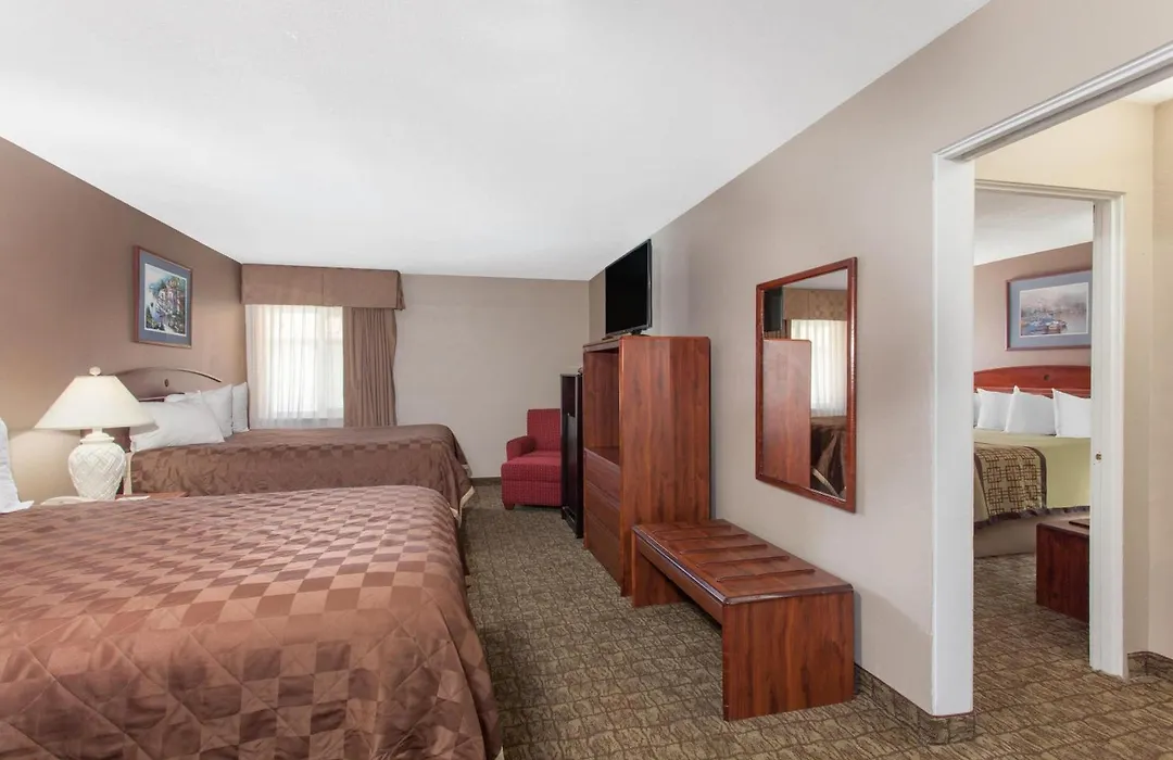 Ramada By Wyndham Fresno North-1