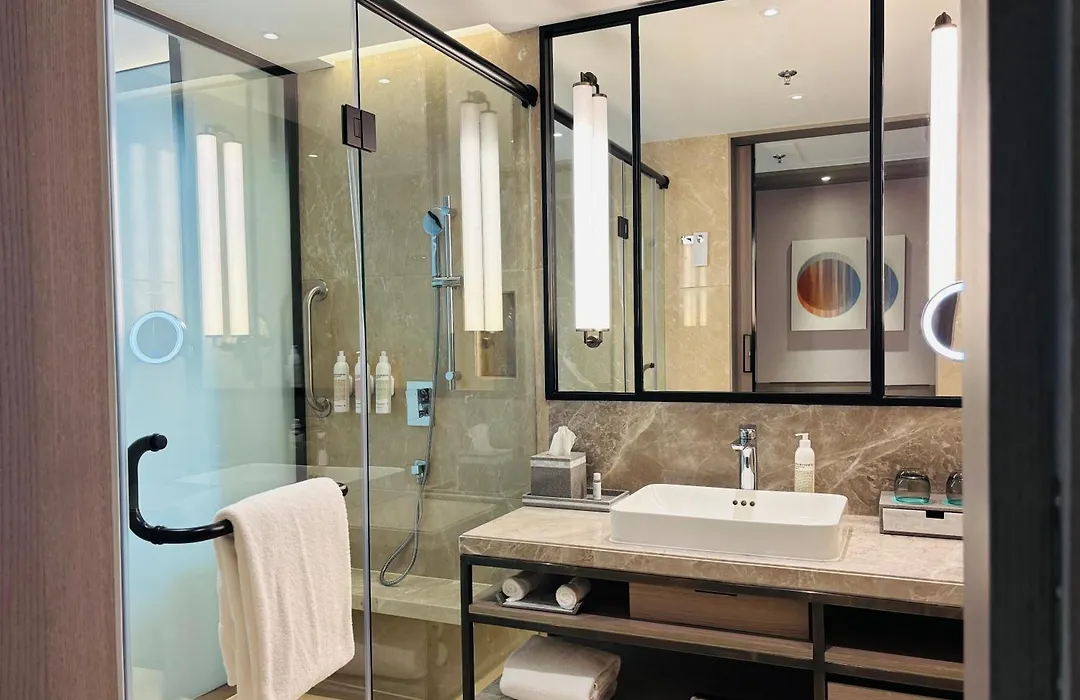 Le Meridien Ahmedabad, A Premium Marriott Hotel-1
